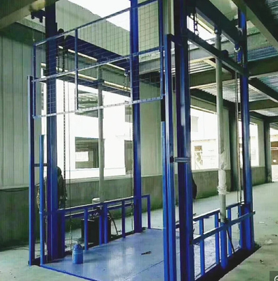 1000kg αυτόματη πόρτα ανελκυστήρων φορτίου ικανότητας 3kw για το βιομηχανικό κτήριο